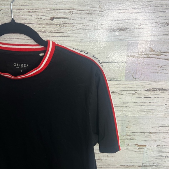 Mens Guess Black Short Sleeve T-Shirt size small red white - Picture 4 of 9